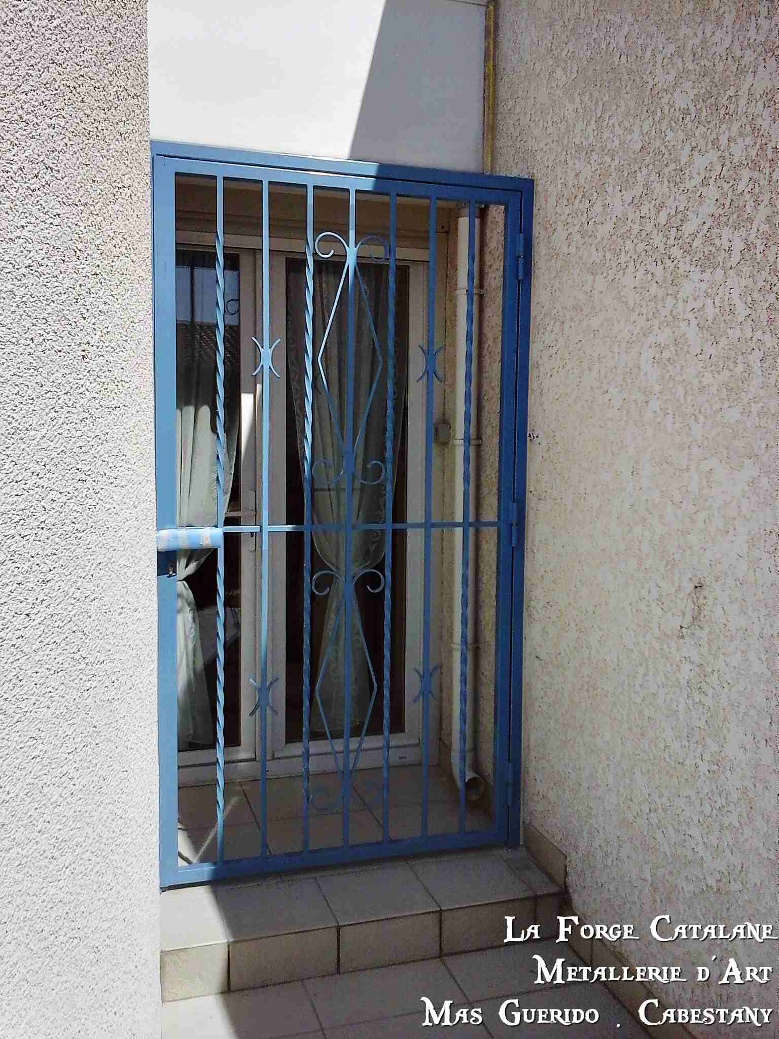 grille articulee un vantail thermolaque La Forge Catalane.jpg